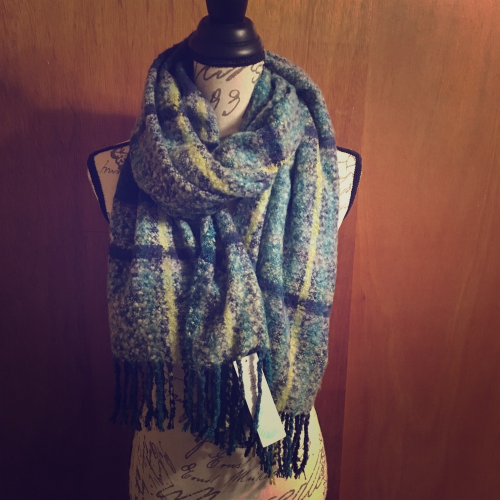 NWT blue plaid scarf